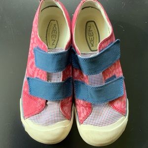 Keen sneakers size 7